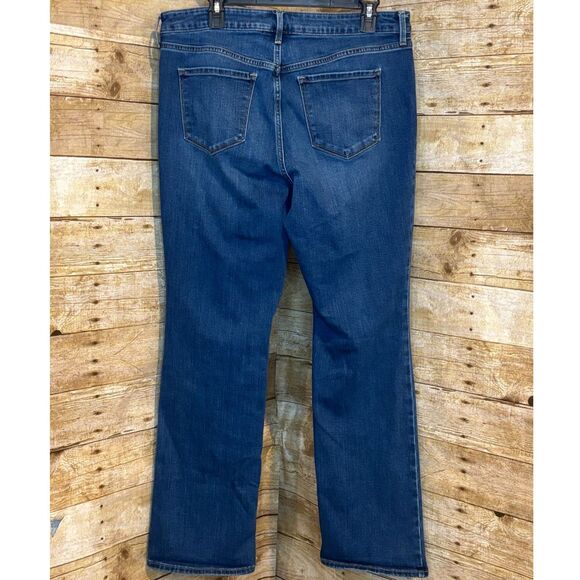 OLD NAVY MID RISE CASUAL CLASSIC EVERYDAY STRETCH KICKER BOOTCUT JEANS SIZE 14R - Picture 2 of 2